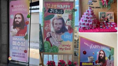 الكوريين يحتفلون بعيد ميلاد المسيح بلافتات إحتفالية