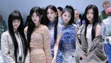 فرقة ILLIT تثير الجدل بشعبيتها في أسبوع الموضة باريس بدون ترسيم فرقة ILLIT تثير الجدل بشعبيتها في أسبوع الموضة باريس بدون ترسيم